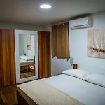 Mira Makarska - Villa