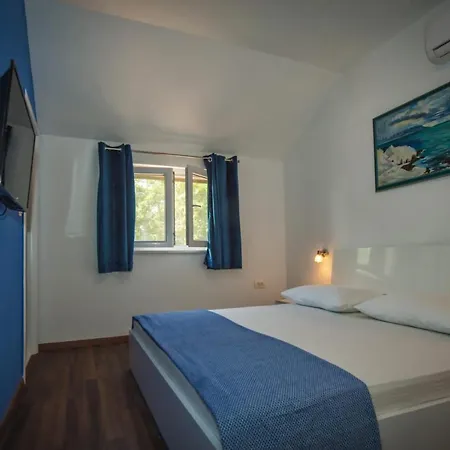 Mira Makarska - Villa *