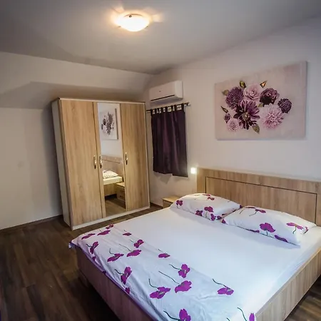 Mira Makarska - Villa *