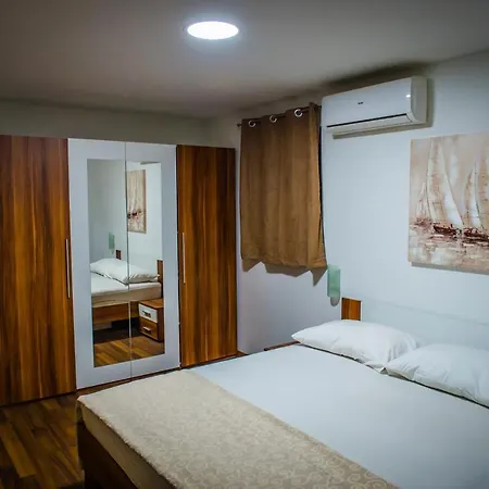 Mira Makarska - Villa