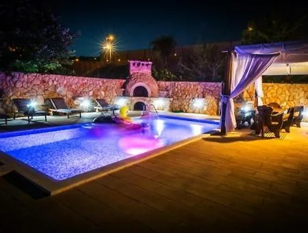 Mira Makarska - Villa *