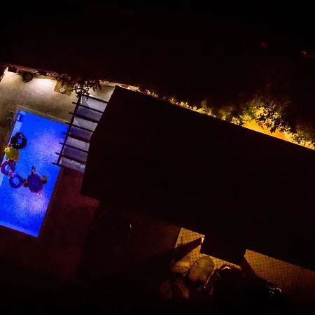 Mira Makarska - *